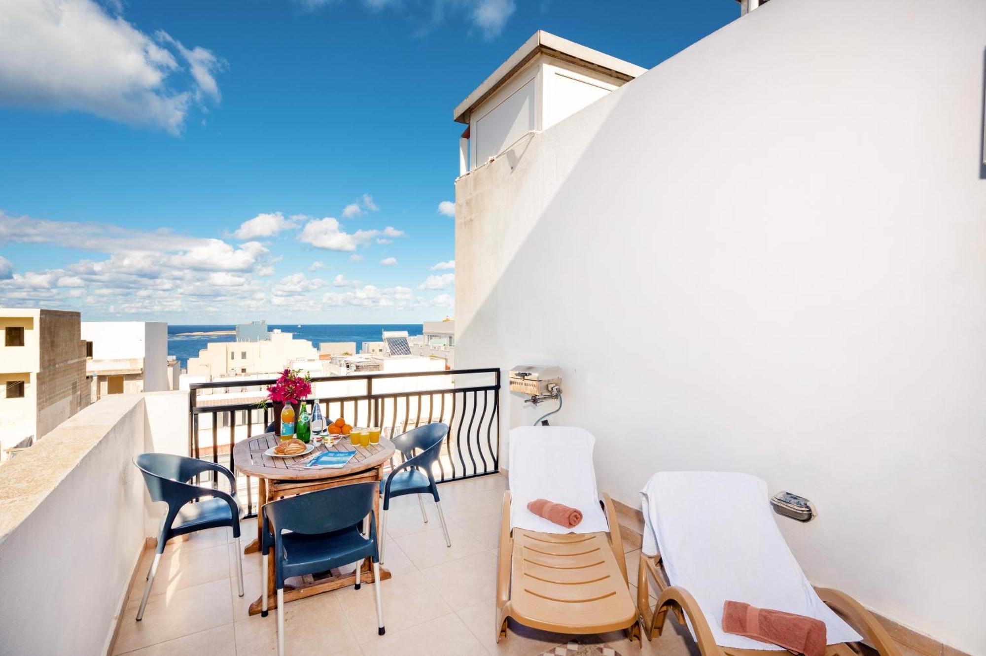 Seashells 2 Bedroom Apartment With Sunny Terrace With Stunning Sea Views - By Getawaysmalta St. Paul's Bay Bagian luar foto