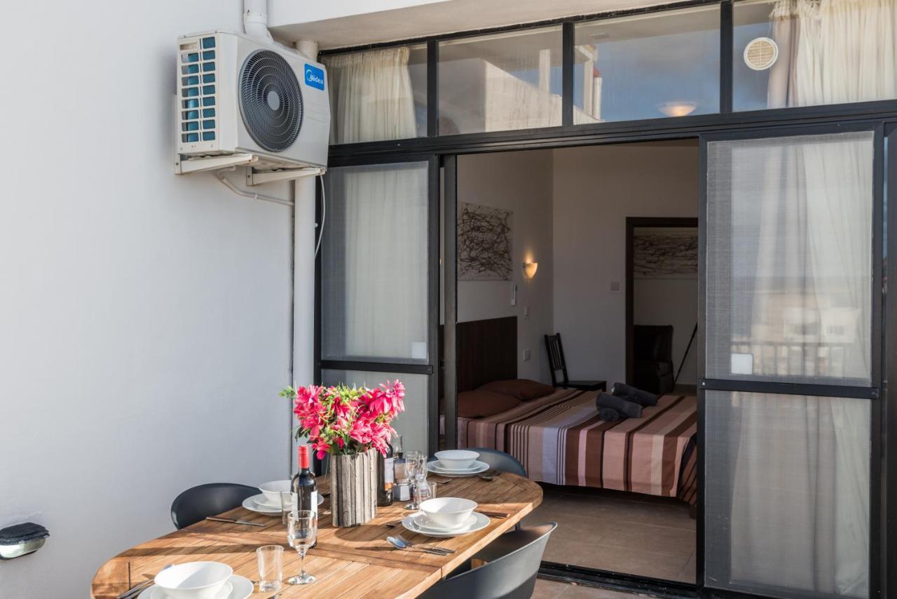 Seashells 2 Bedroom Apartment With Sunny Terrace With Stunning Sea Views - By Getawaysmalta St. Paul's Bay Bagian luar foto