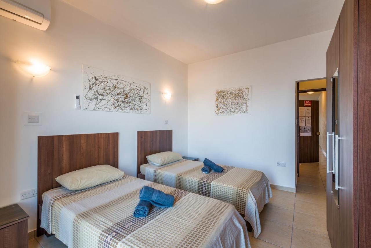 Seashells 2 Bedroom Apartment With Sunny Terrace With Stunning Sea Views - By Getawaysmalta St. Paul's Bay Bagian luar foto