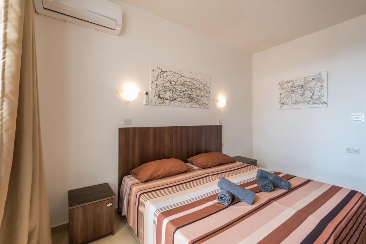 Seashells 2 Bedroom Apartment With Sunny Terrace With Stunning Sea Views - By Getawaysmalta St. Paul's Bay Bagian luar foto